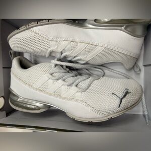 Puma White & Silver Running Shoes – Women’s Size 6